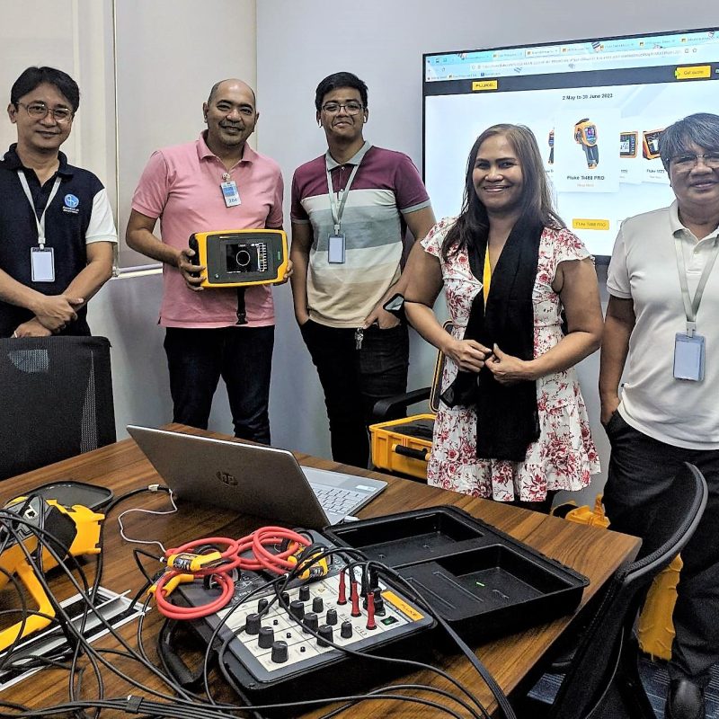Vega Energy Services checking the Fluke Measurement Tools for Energy Management
